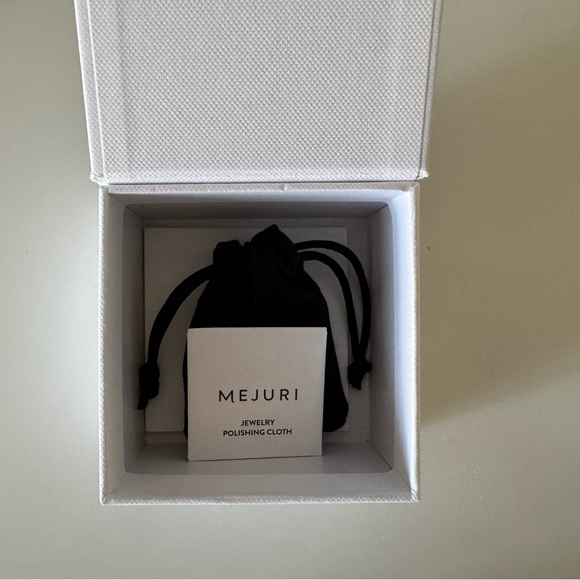 Mejuri Garnet Heirloom Ring - size 9 - Picture 8 of 8